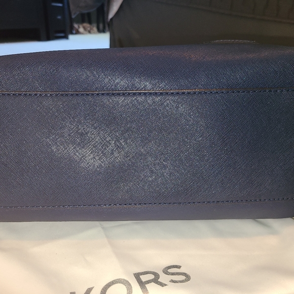 Michael Kors Navy Hamilton bag - Picture 3 of 4